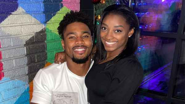 Simone Biles Boyfriend Jonathan Owens Shows His Support After Tokyo Olympics Exit 2