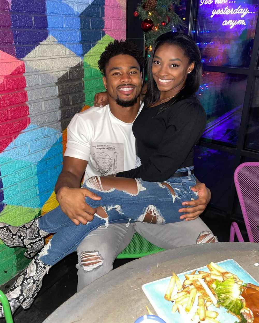 Simone Biles Boyfriend Jonathan Owens Shows His Support After Tokyo Olympics Exit 2