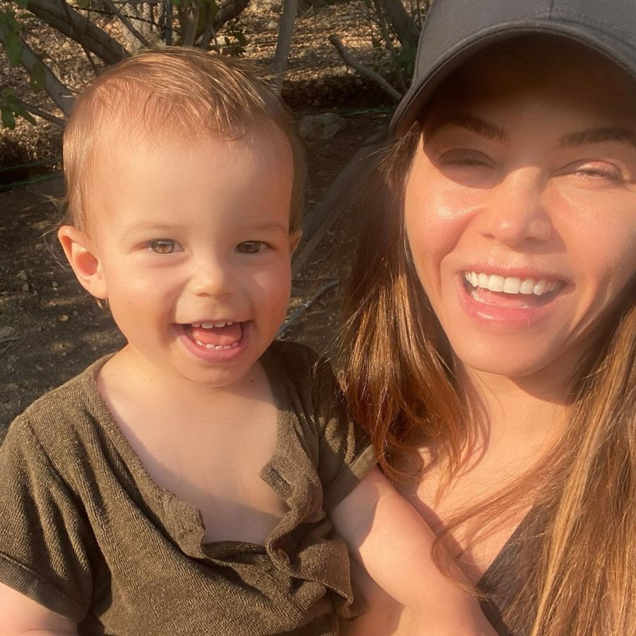 Sunny Selfie! See Jenna Dewan Cutest Pics With Son Callum