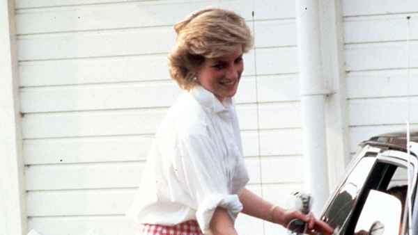 The Meaningful Outfit That Inspired Princess Diana’s Statue
