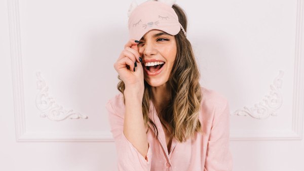 This-Pain-Relieving-Weighted-Sleep-Eye-Mask-Helps-Dry-Eyes-Makes-You-Wake-Up-Feeling-Like-You-Slept-Month