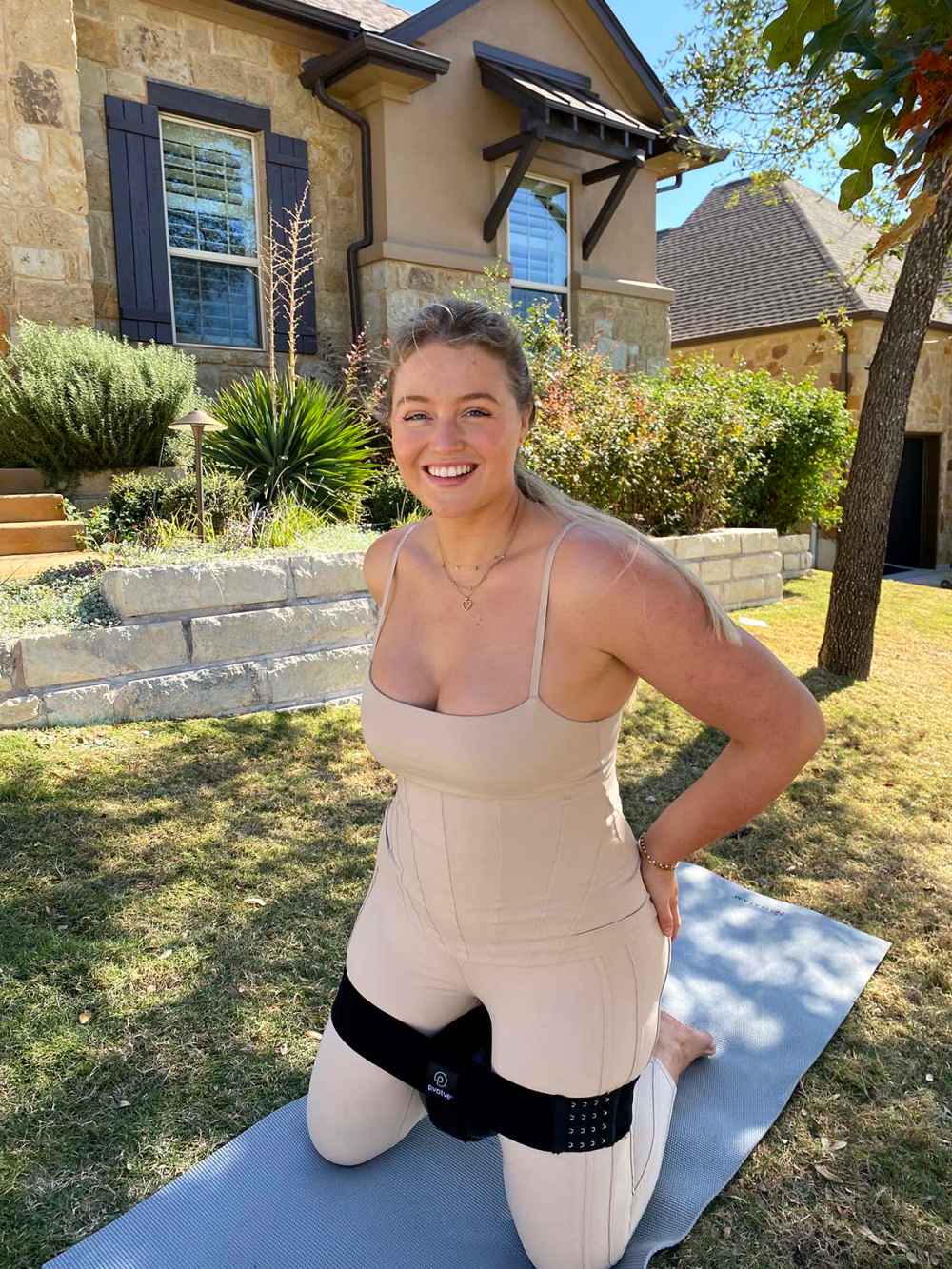 Why Iskra Lawrences Believes Power Cute Workout Set Gym Selfie