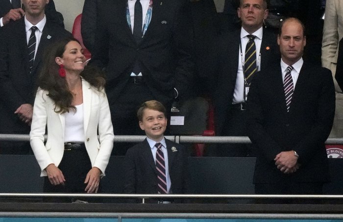 El príncipe George comparte una adorable reacción con el príncipe William cuando Inglaterra marca un gol en el partido de fútbol de la Eurocopa 2020