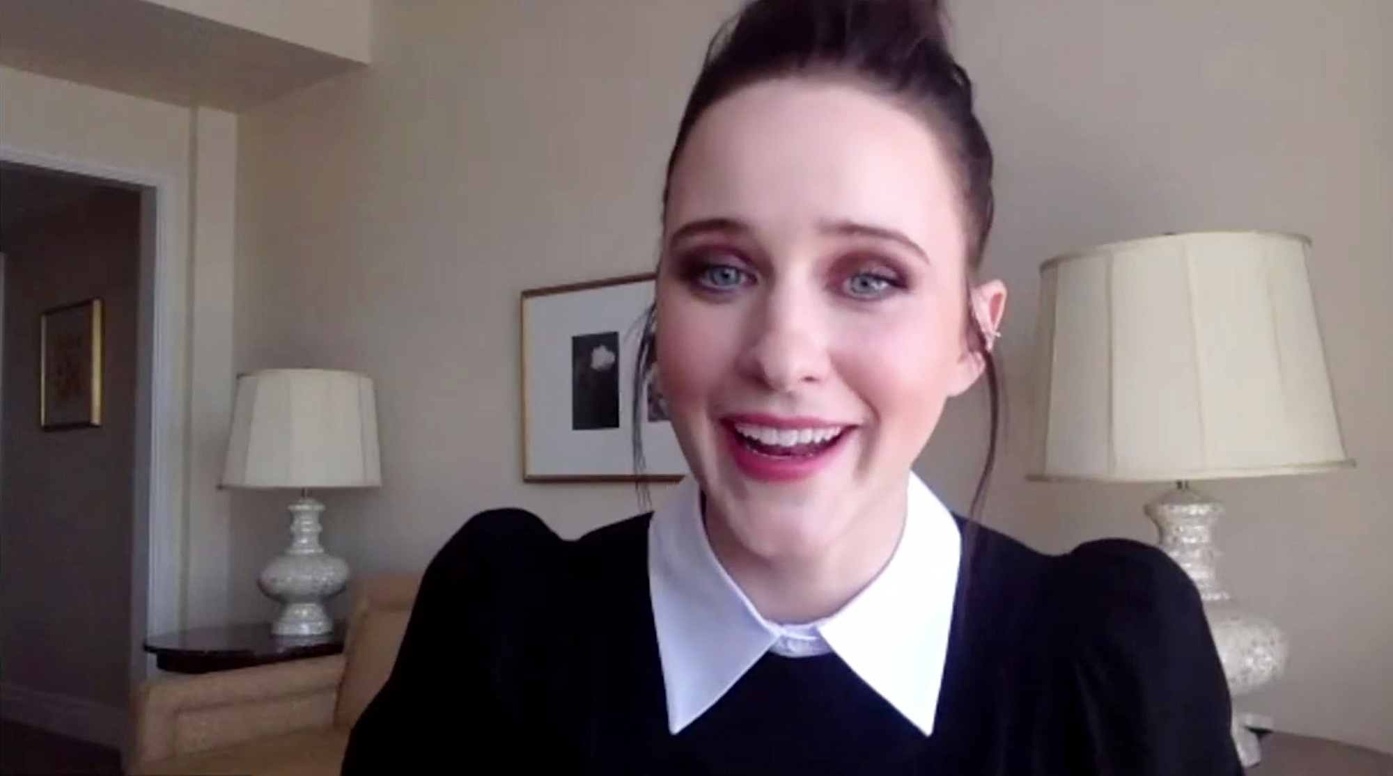 rachel-brosnahan-concealer