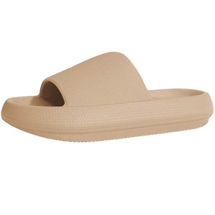 Familiar hierba luego Yeezy-Style Slides on Amazon That Could Save You Hundreds