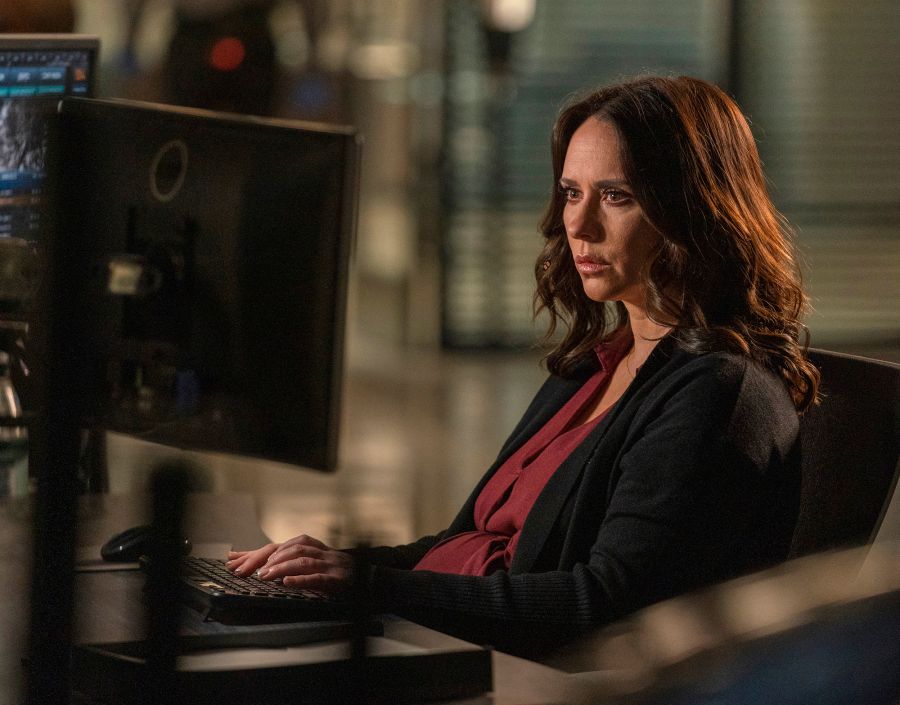 911 Cast Salaries Jennifer Love Hewitt