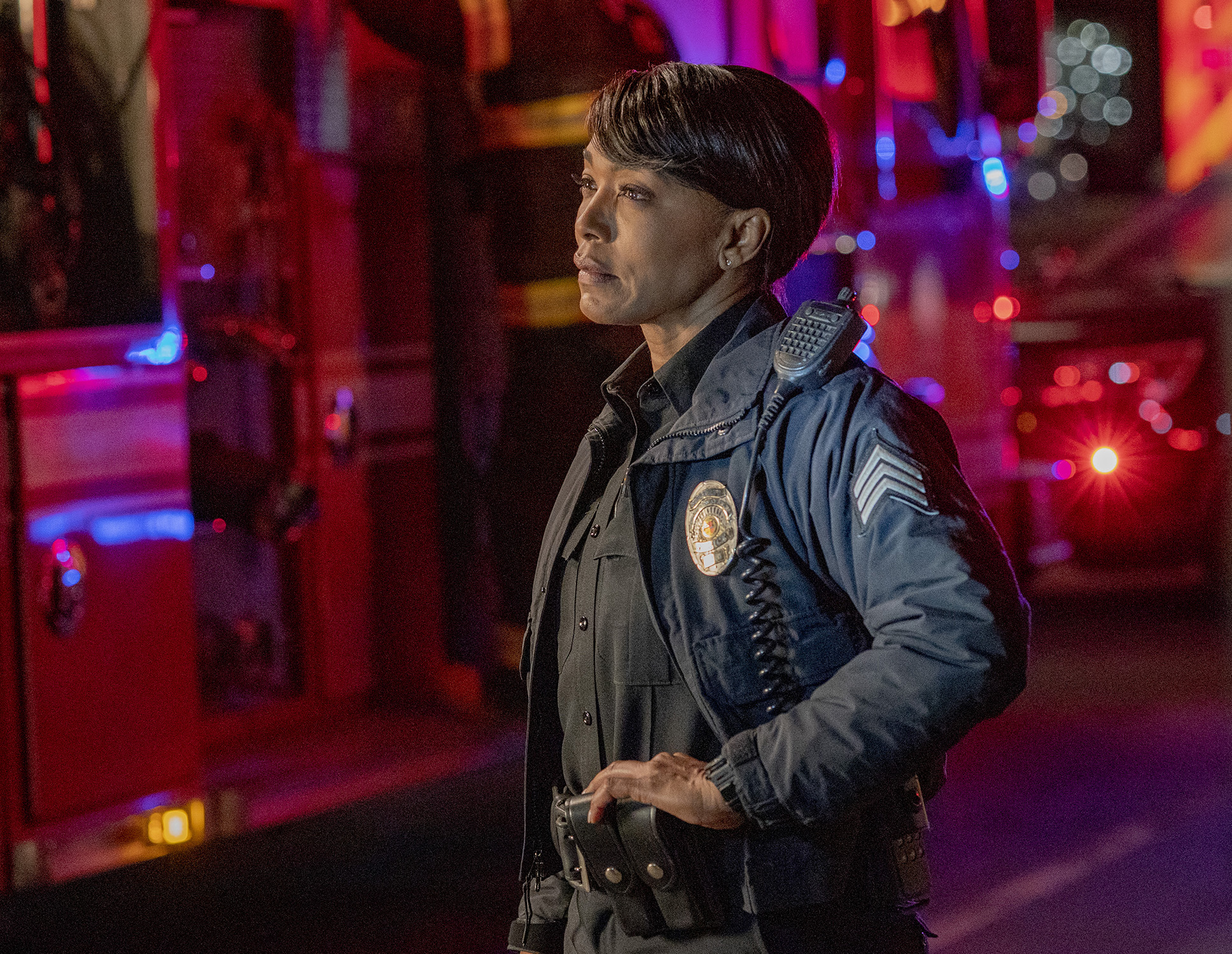  9 1 1 Cast Salaries Revealed Angela Bassett Makes 450K An Episode