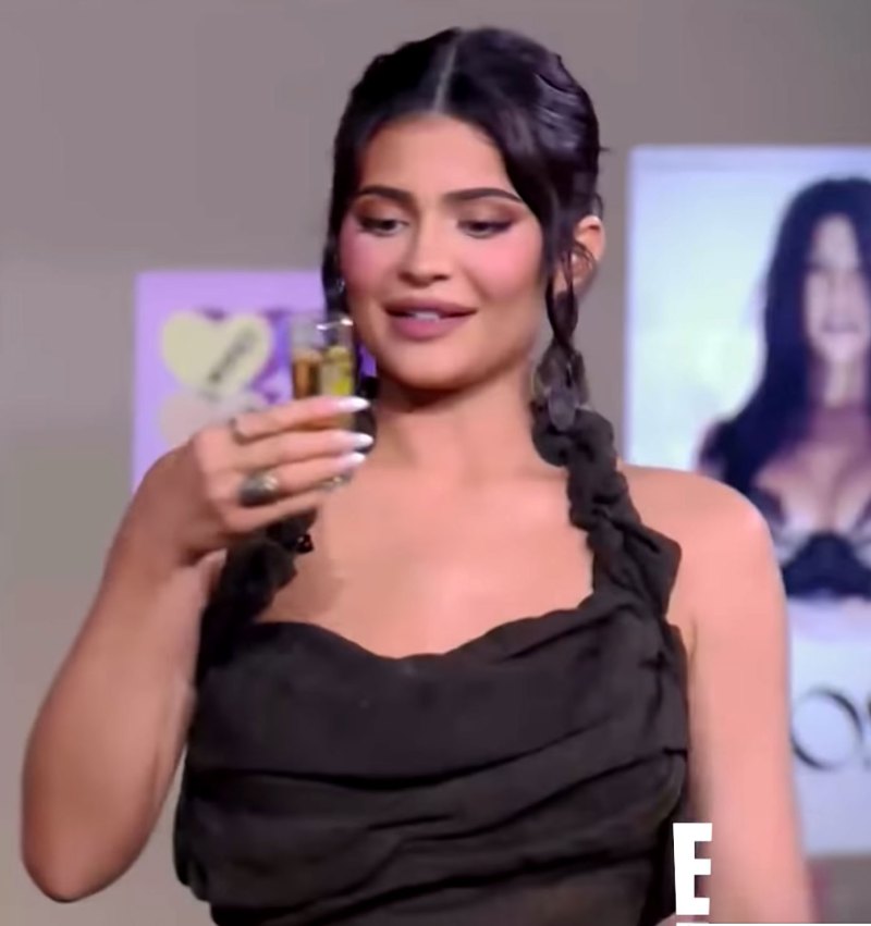 All The Signs that Kylie Jenner Was Pregnant KUTWK-Reunion-Cheers