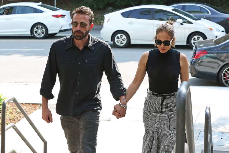 Ben Affleck and Jennifer Lopez Go Shopping Amid Serious Marriage Discussions 2