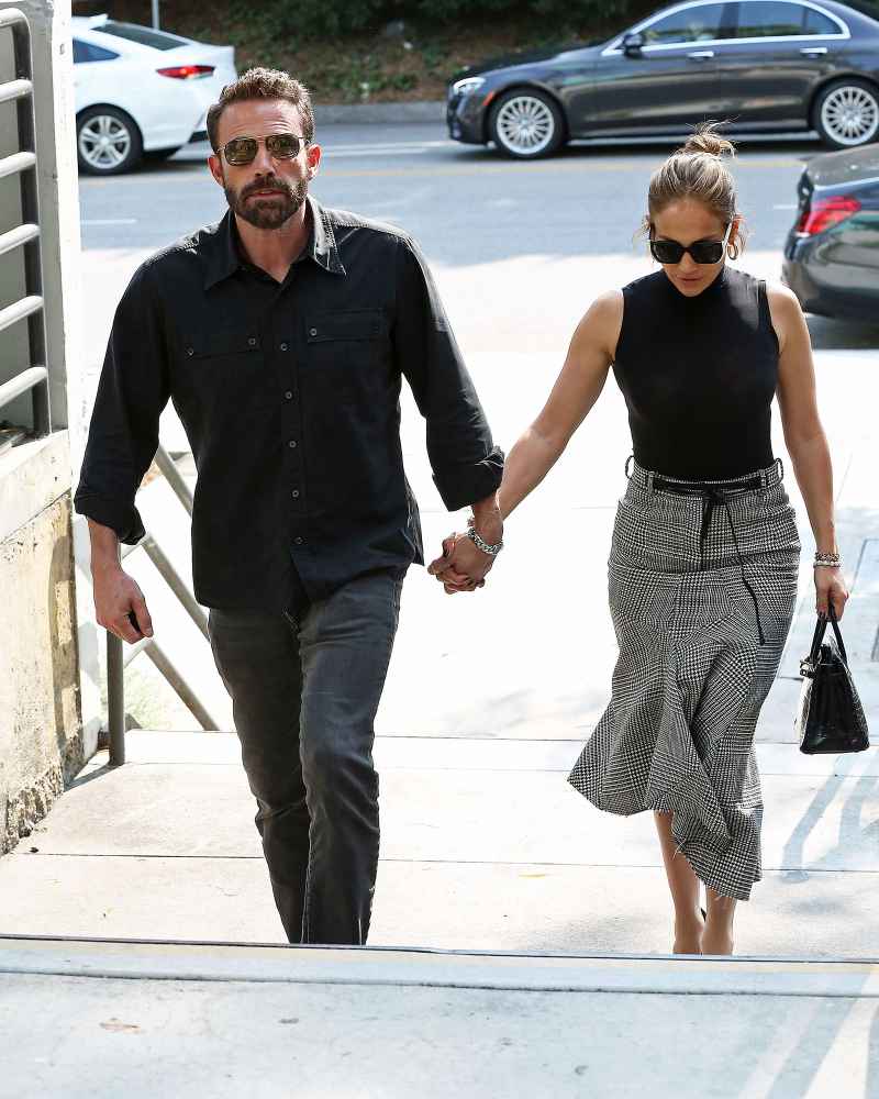 Ben Affleck and Jennifer Lopez Go Shopping Amid Serious Marriage Discussions 4