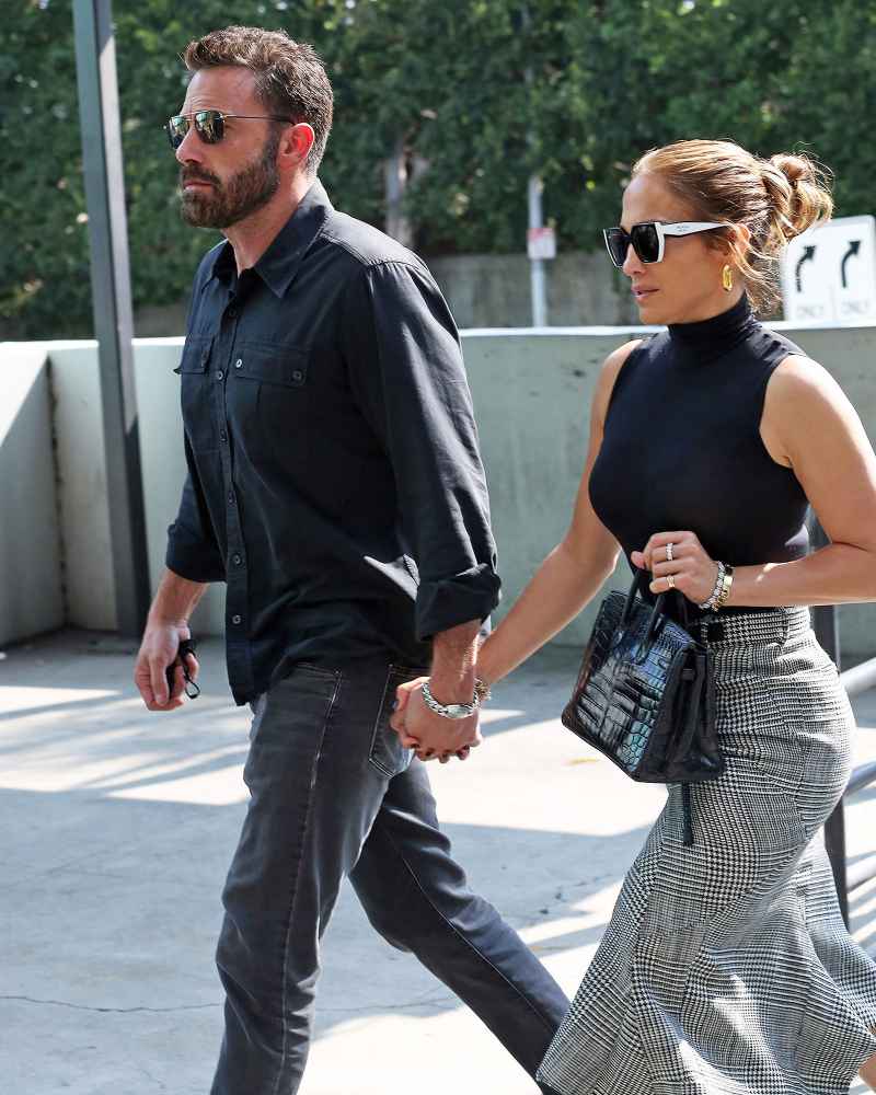 Ben Affleck and Jennifer Lopez Go Shopping Amid Serious Marriage Discussions 9