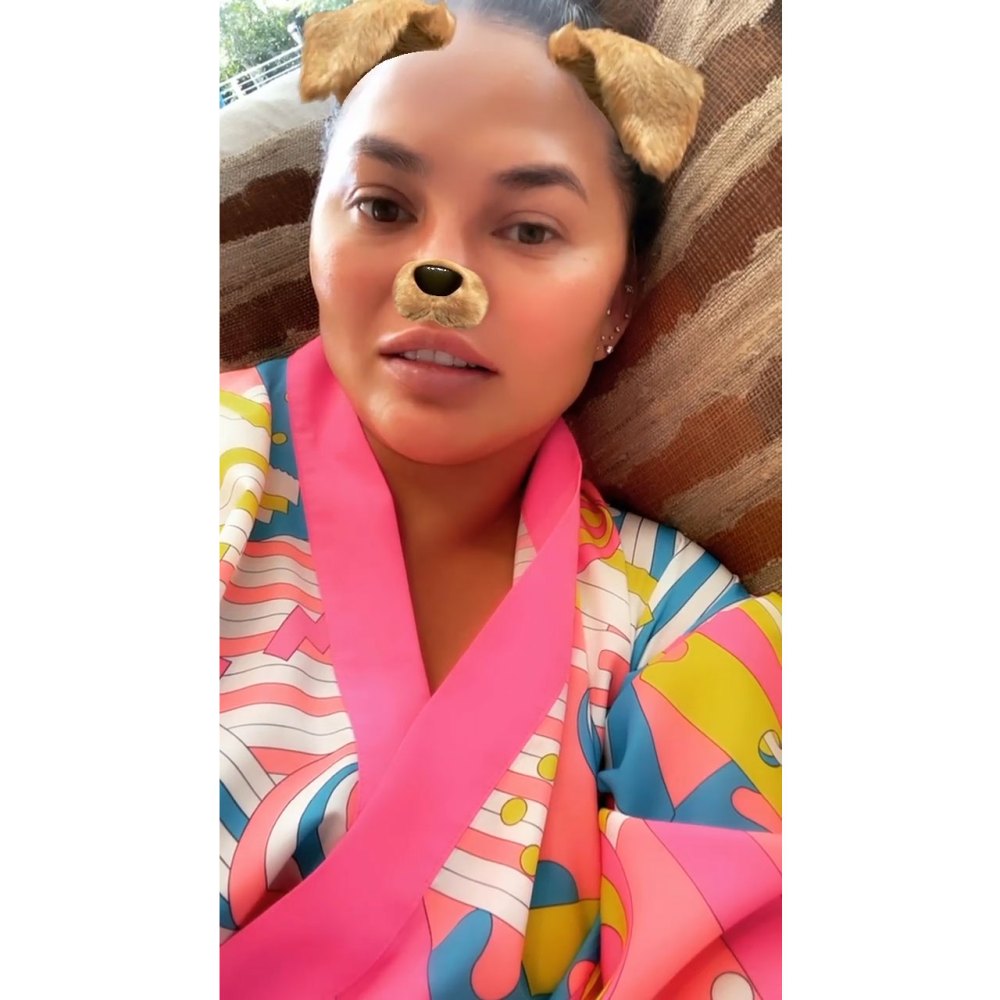 Chrissy Teigen Denies Theories That She Deletes Negative Comments From Her Social Media 2 Instagram Filter Robe Dog Ears