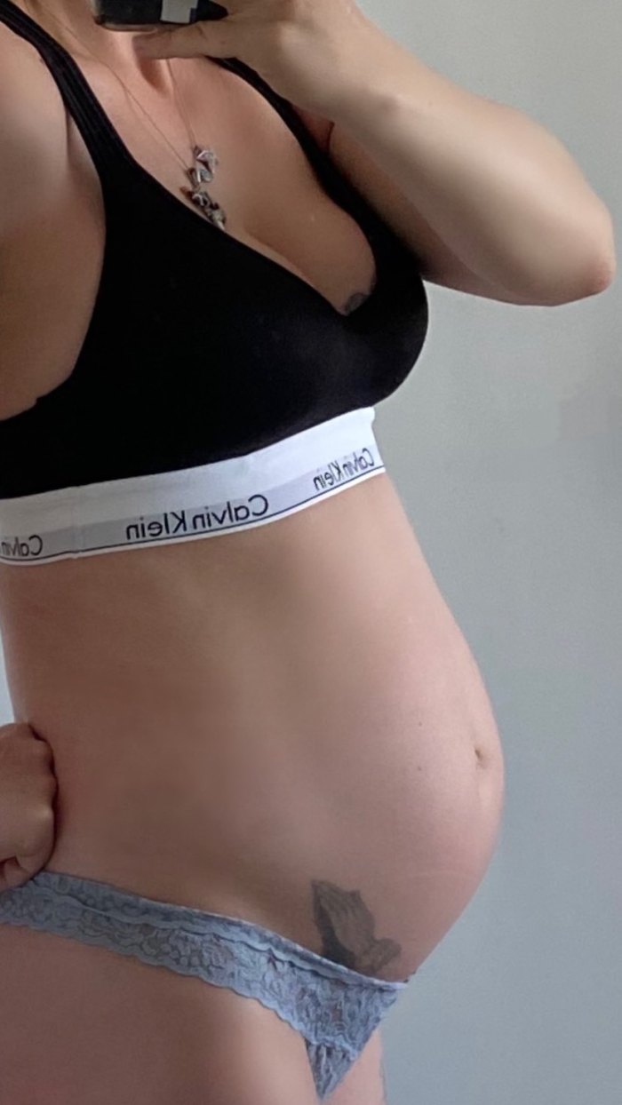 Christina Ricci Shows Bare Belly After Pregnancy Announcement