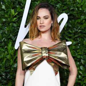 It Takes Lily James 3 5 Hours Transform Into Pamela Anderson