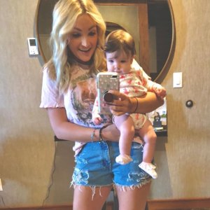 Jamie Lynn Spears' Daughter, 3, Comforts Crying Mom Amid Britney Drama