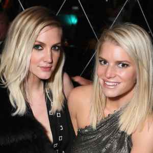 Jessica, Ashlee Simpson's Daughters Pose in Matching Dresses: 'Cousin Love' Promo