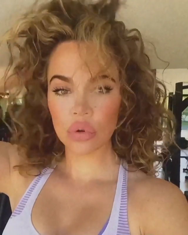 Khloe Kardashian Just Showed Off Her Natural Curls and Fans Are Going Absolutely Wild