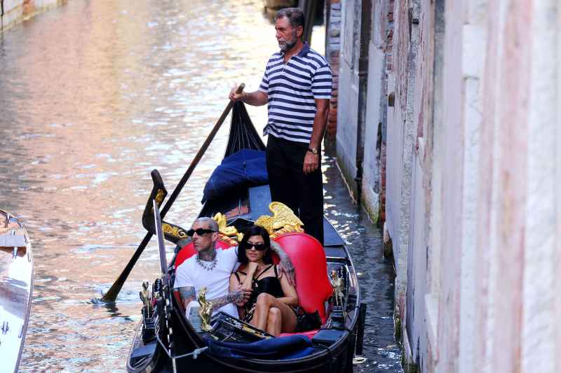 Kourtney Kardashian and Travis Barker Tour Italy Gondola 3
