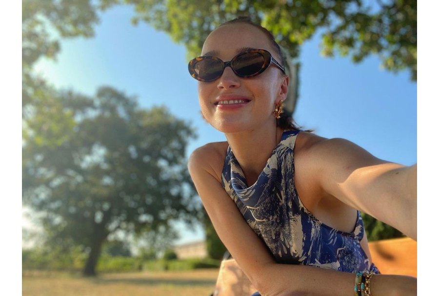 Phoebe Dynevor Giddy on Croatian Getaway Amid Pete Davidson Split 1 Selfie