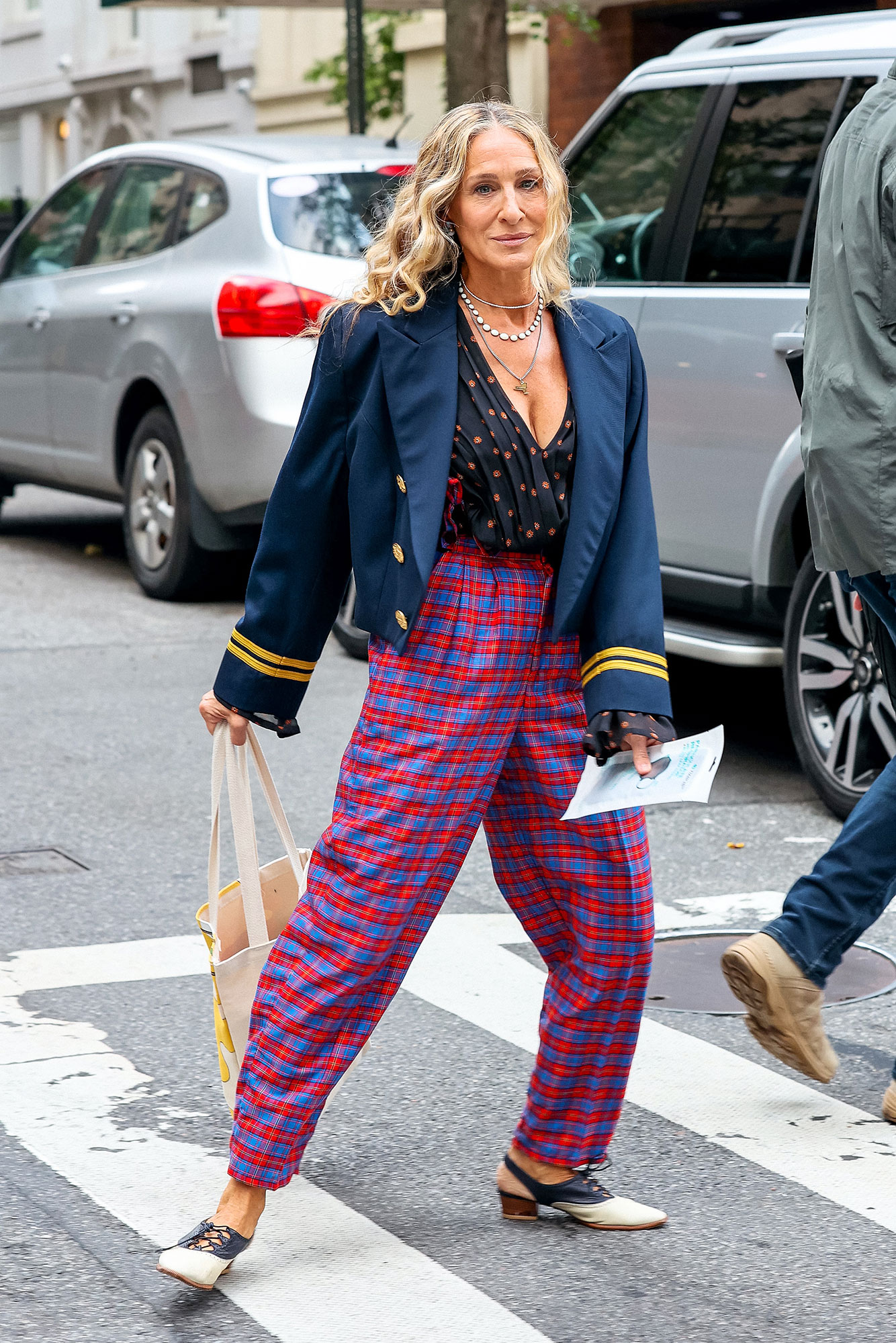 Sarah Jessica Parker’s ‘SATC’ Fashion: ‘And Just Like That’ Looks | Us ...