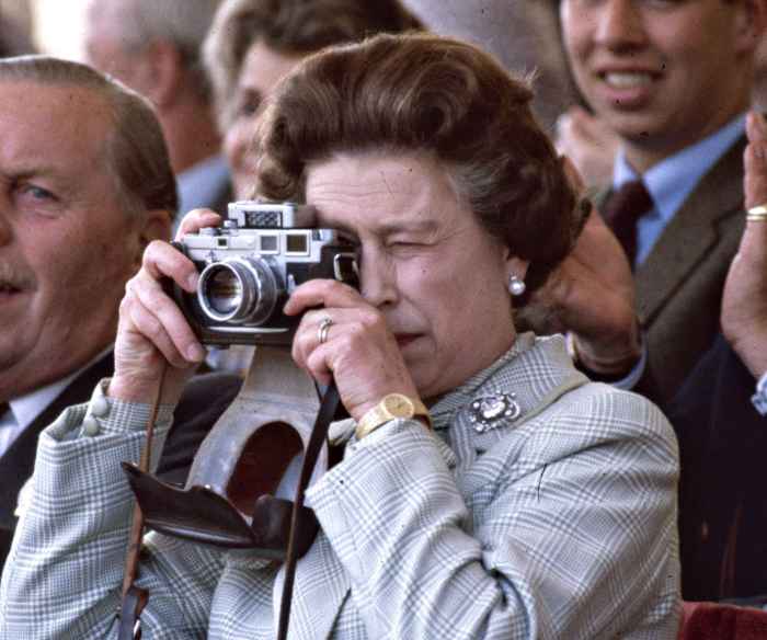 Queen Elizabeth II Takes A Photo Camera Kate Middleton Shares Photography Passion With Queen Elizabeth II