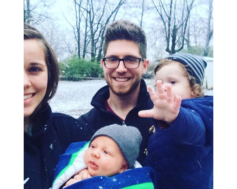 Snow Day Jessa Seewald Instagram Jessa Duggar and Ben Seewald Family Album