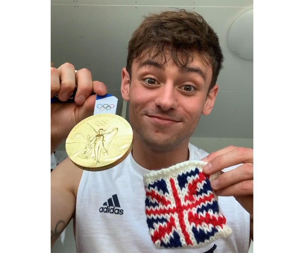 This Is What Tom Daley Was Knitting at the Tokyo Olympics 2 3