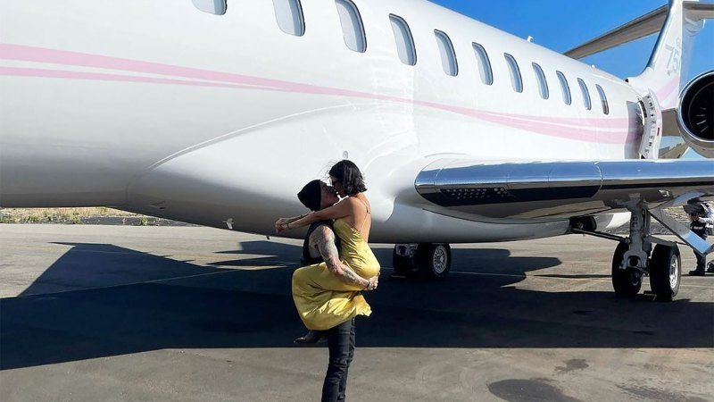 Travis Barker Gushes Over Kourtney Kardashian After 1st Flight 13 Years 002