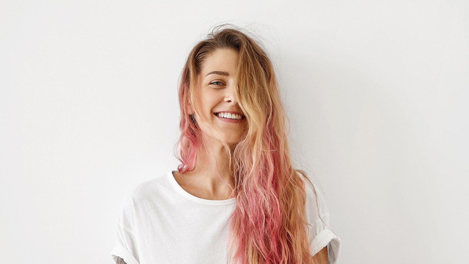 dye-hair-pink-highlights