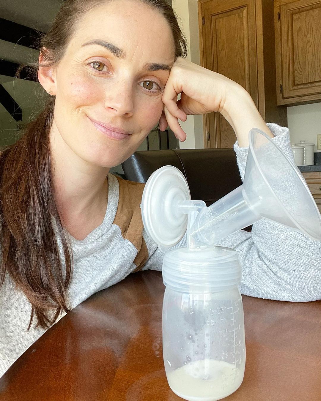 Bachelor’s Liz Sandoz and More Celebrity Moms Pumping Breast Milk: Pics