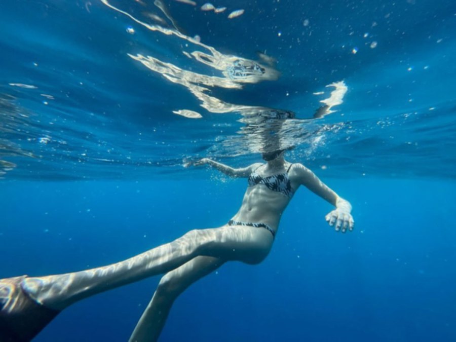 Cara Delevingne Chose Cutest Bikini Swim With Sharks