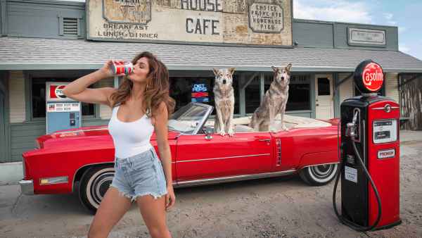Cindy Crawford Recreates Sexy Pepsi Commercial 29 Years Later 2021 David Yarrow Photography