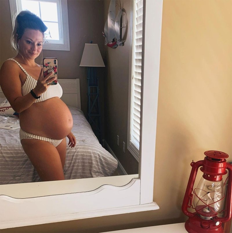 Cortney Hendrix Married at First Sight Mirror Selfie 34 Weeks Pregnant