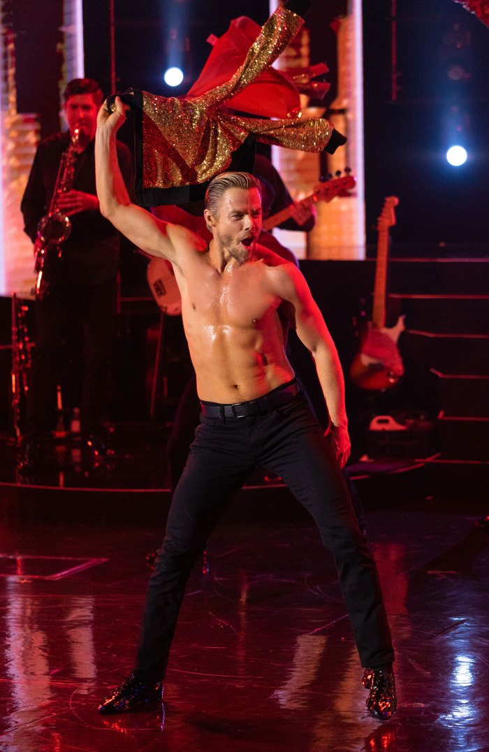 Derek Hough Says 'DWTS' Couple Brian and Sharna Are 'Leading With Love'