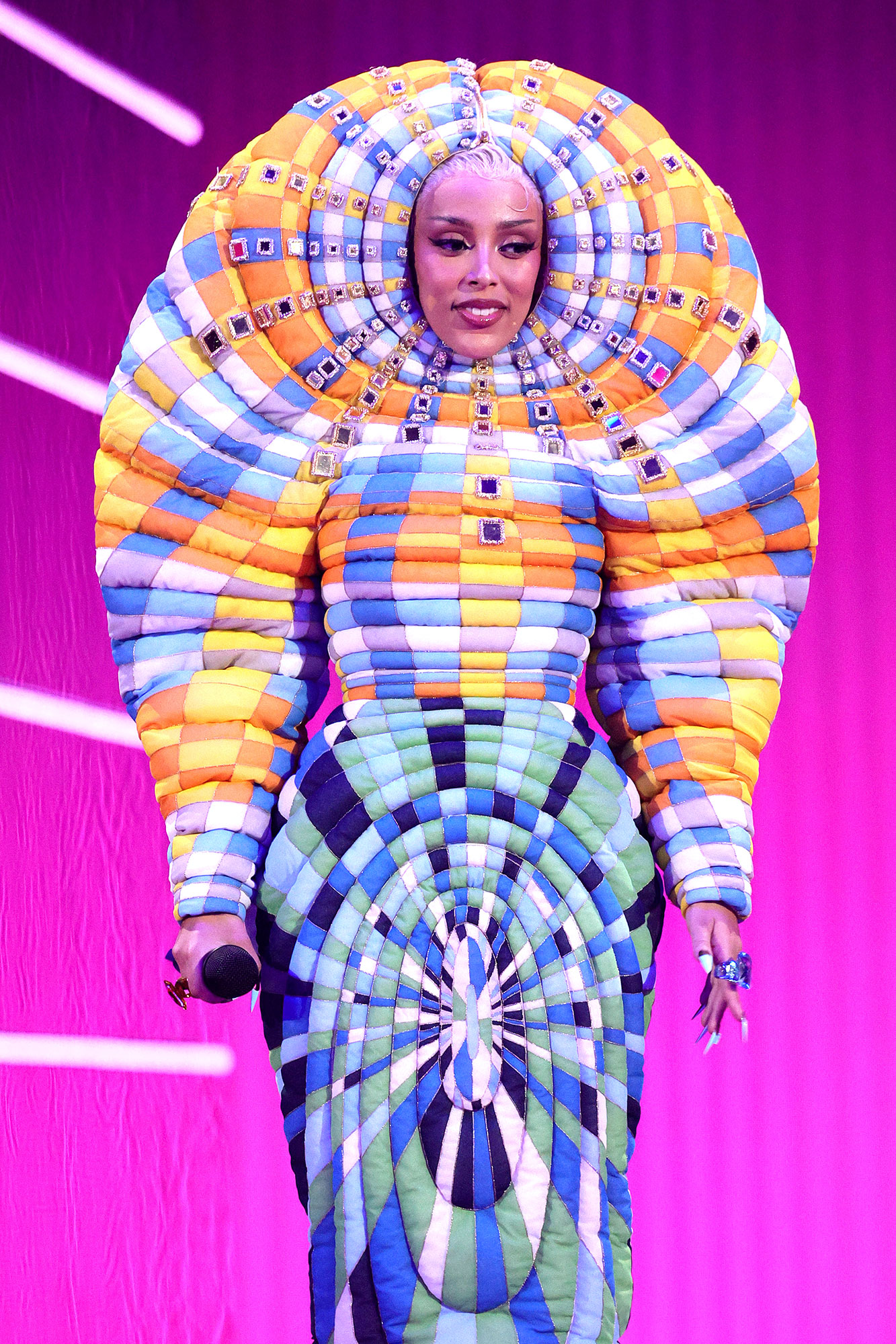 Doja Cat Wildest and Most Out of the Box Outfits from the MTV 2021 VMAs Feature