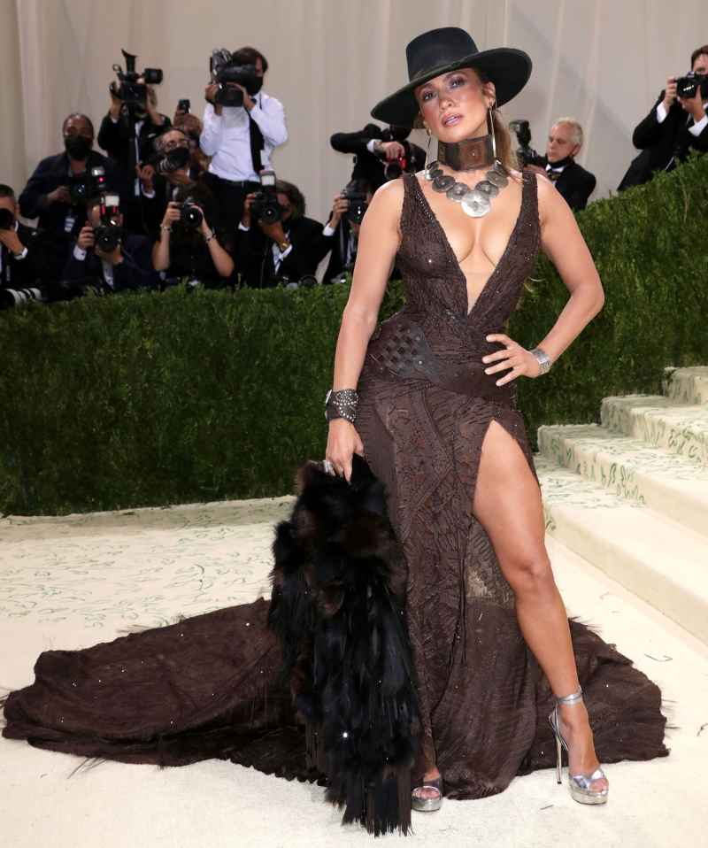 Feature Jennifer Lopez Stuns on the Red Carpet Without Ben Affleck Met Gala 2021 04
