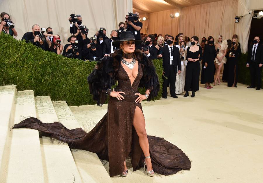 Jennifer Lopez Stuns on the Red Carpet Without Ben Affleck Met Gala 2021 02