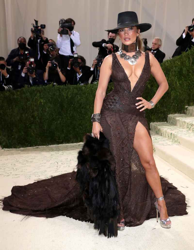 Jennifer Lopez Stuns on the Red Carpet Without Ben Affleck Met Gala 2021 03