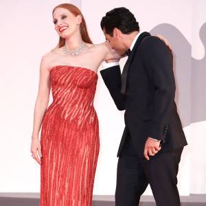 Jessica Chastain Reacts to Viral Video of Oscar Isaac Smelling Her Arm