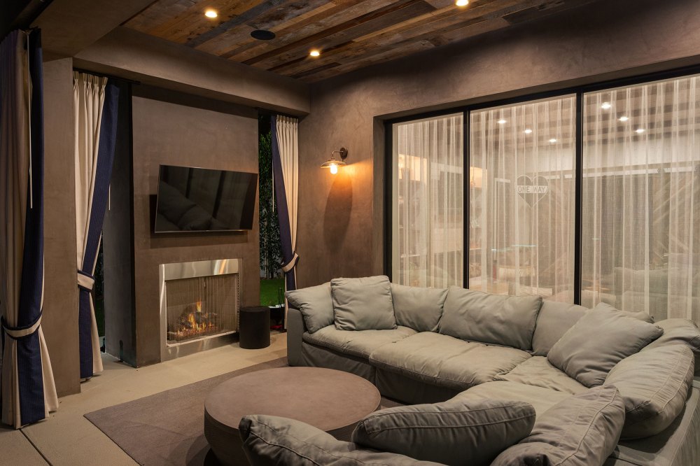 Kelly Clarkson Mansion Photos: Home Sells for $8.24M Amid Divorce | Us ...