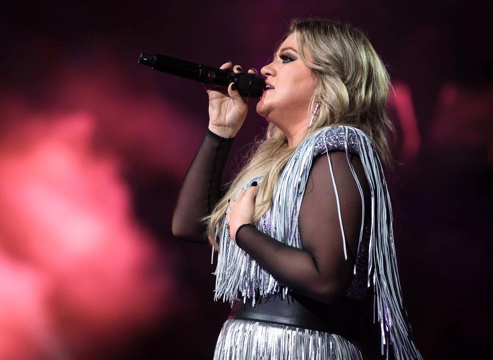 Kelly Clarkson Wanted to ‘Feel All the Feels’ With Her Christmas Breakup Song Amid Divorce