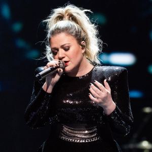 Kelly Clarkson Wanted to ‘Feel All the Feels’ With Her Christmas Breakup Song Amid Divorce