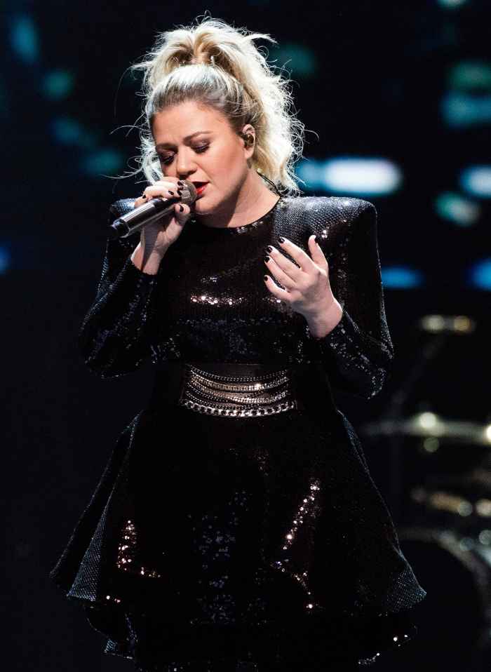 Kelly Clarkson Wanted to ‘Feel All the Feels’ With Her Christmas Breakup Song Amid Divorce