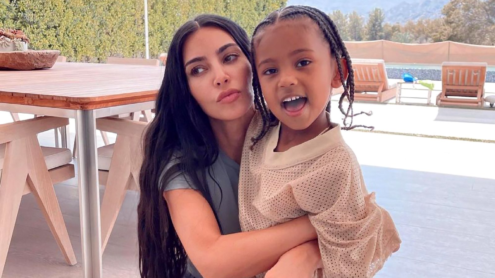 Kim Kardashian Reveals Son Saint, 5, Broke His Arm: PH๏τos