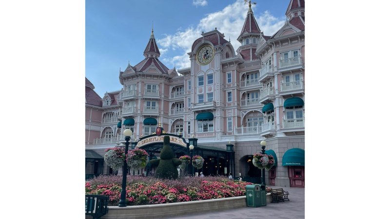 Kourtney Kardashian and Travis Barker Take Romantic Trip to Disneyland Paris 4