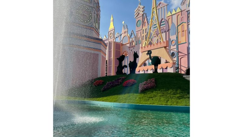 Kourtney Kardashian and Travis Barker Take Romantic Trip to Disneyland Paris 6