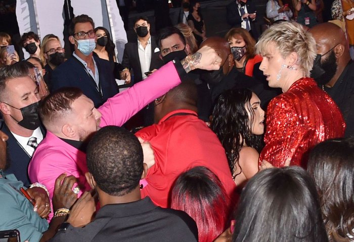 Machine Gun Kelly Defends Concert Following Rumors He Punched Fan
