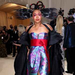 Met Gala 2021 Naomi Osaka Arrives at the Met Gala — and Her Look Has Us Speechless