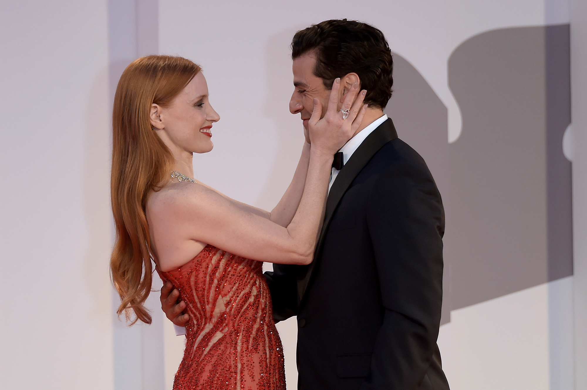 Jessica Chastain and Oscar Isaac Show Chemistry on Red Carpet photo