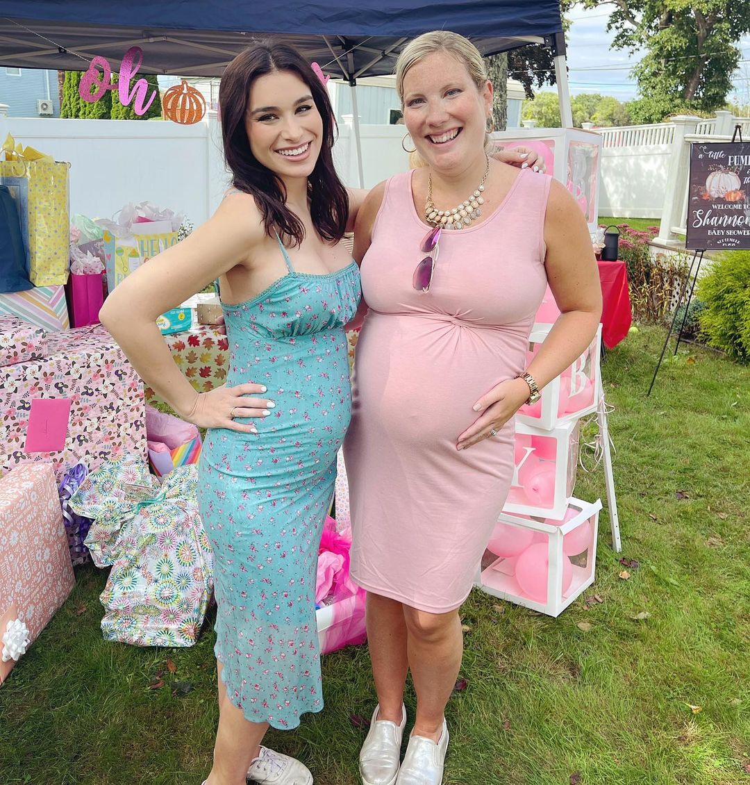 Pregnant Ashley Iaconetti's Baby Bump Photos Feeling Floral